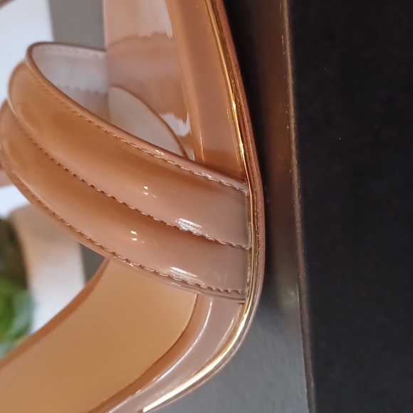 Kenneth Cole sz 8 Beige gold trim sole 4 inch open toe Ankle Strap Heel - Picture 8 of 10